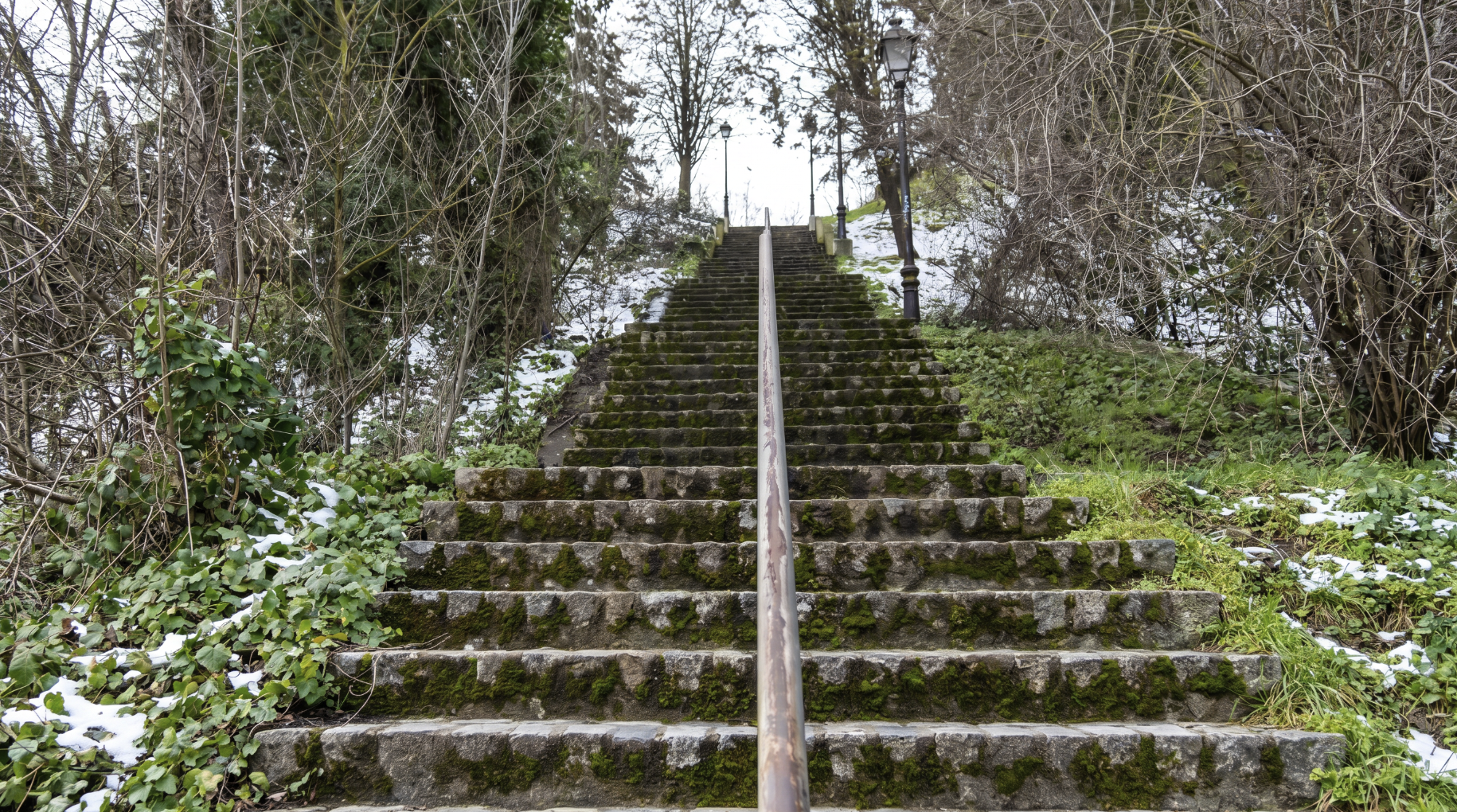Escaleras subida al mirador del castillo