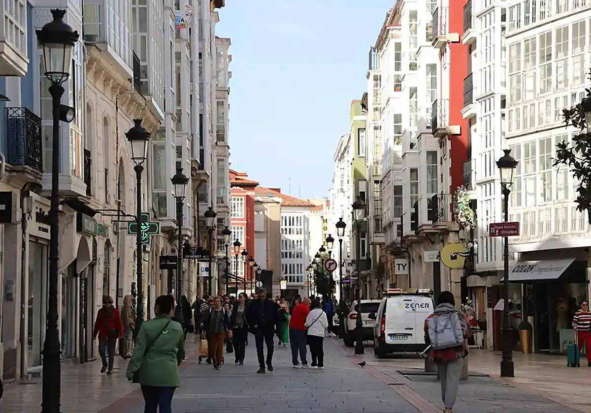 Calle Laín Calvo con Arco del Pilar