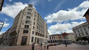 Plaza Santo Domingo (detrás de la Diputación)